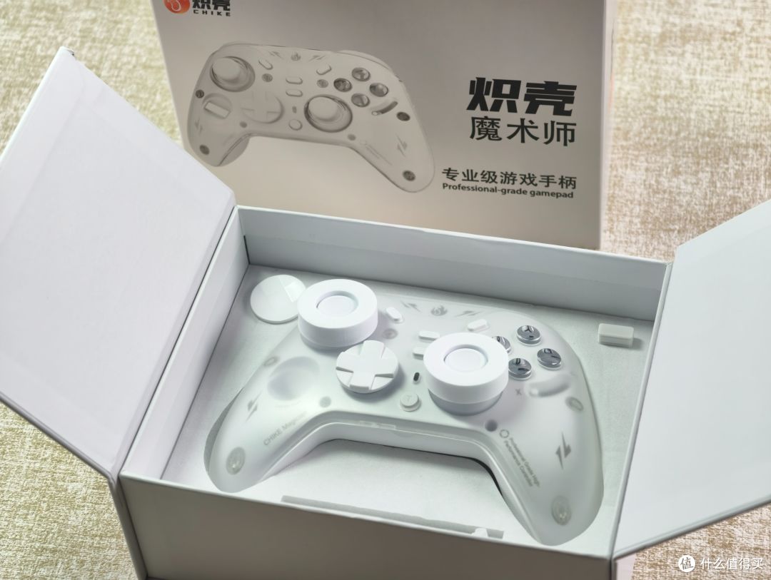 200元同价位段震动无敌?炽壳这枚手柄确实巧思拉满了!