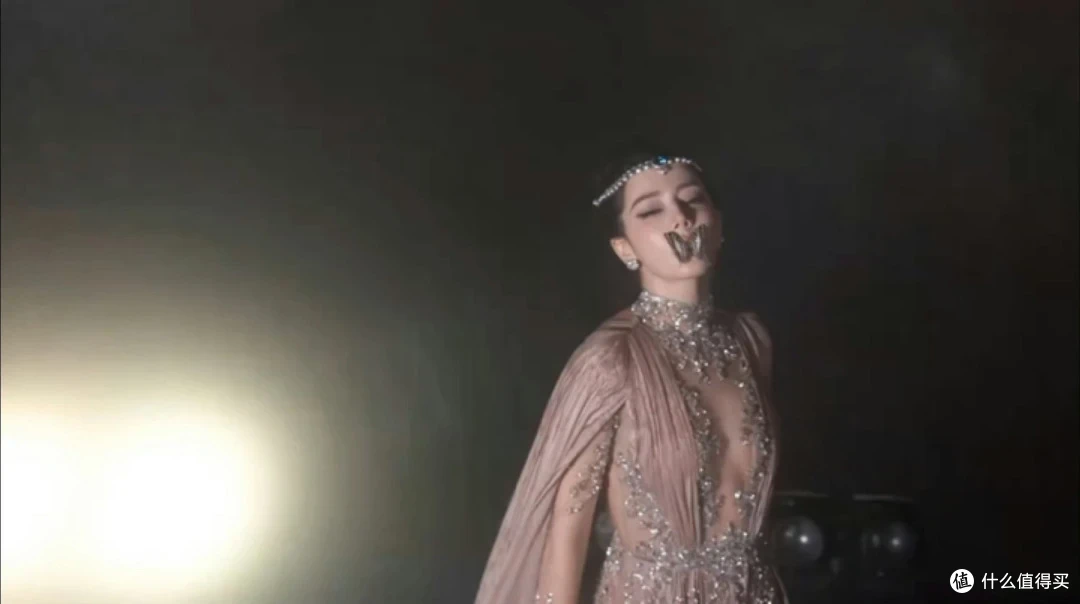 VOGUE绝色红毯 × 虎扑女神大赛:一个十月,两张审美成绩单