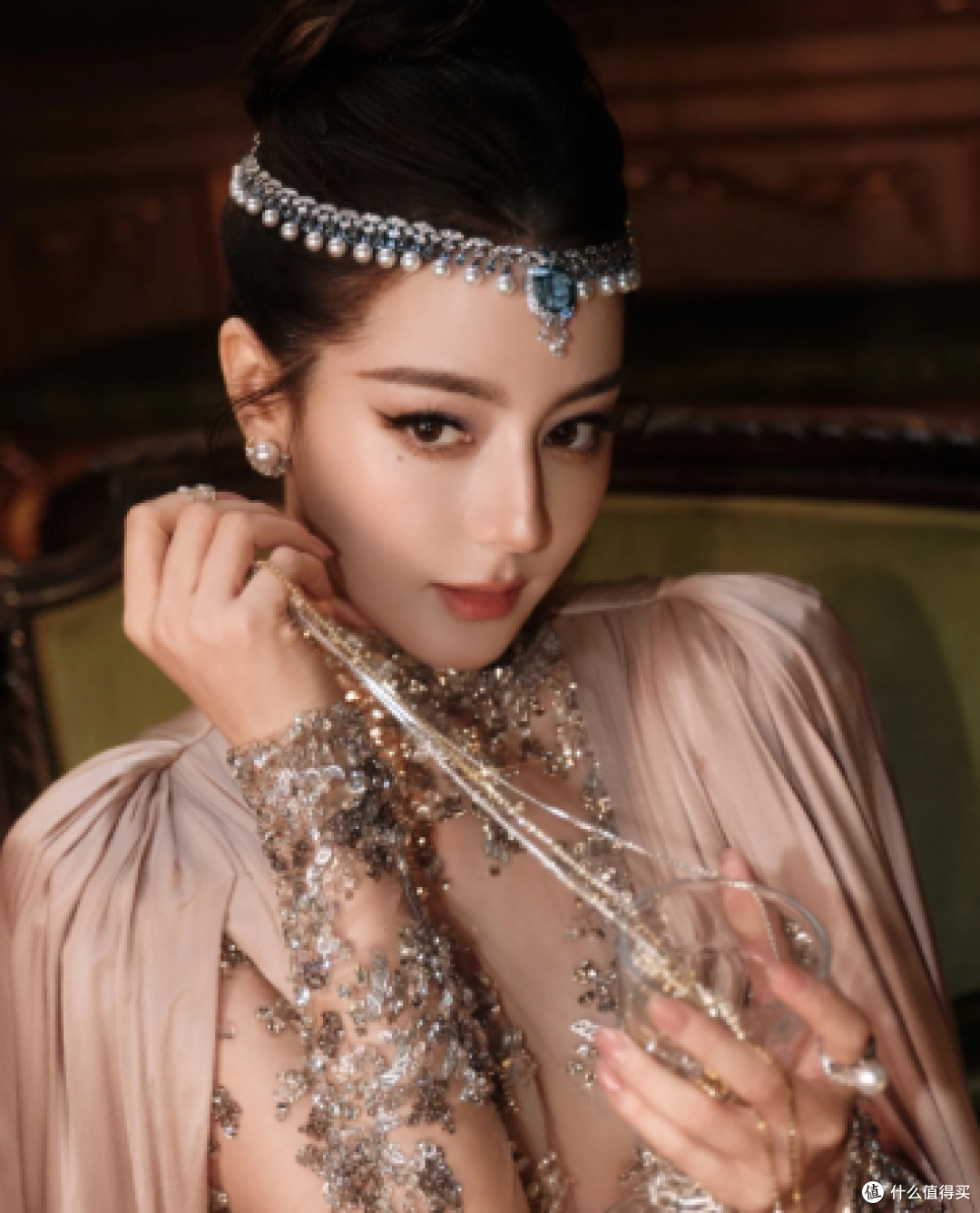 VOGUE绝色红毯 × 虎扑女神大赛:一个十月,两张审美成绩单