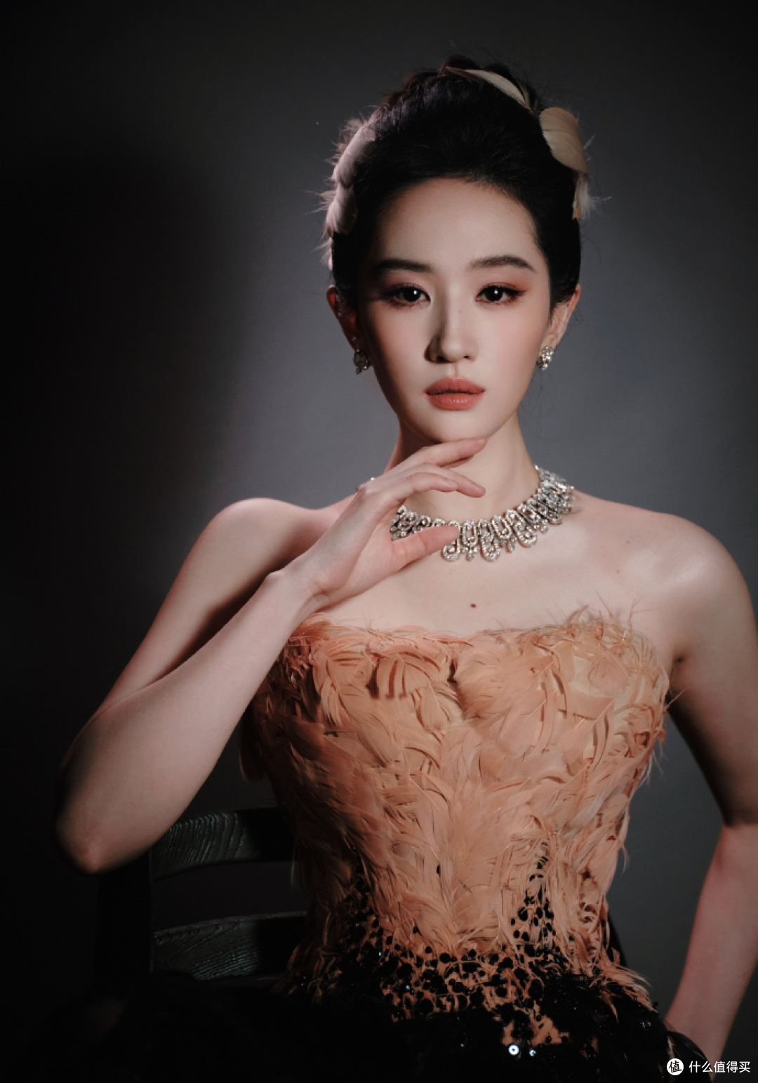 VOGUE绝色红毯 × 虎扑女神大赛:一个十月,两张审美成绩单