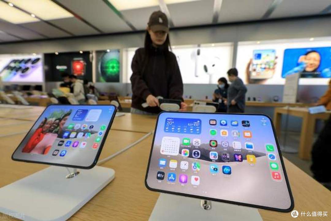 备货暴涨至1500万台?iPhoneDuo 订单大增,网友直言:谁爱买谁买