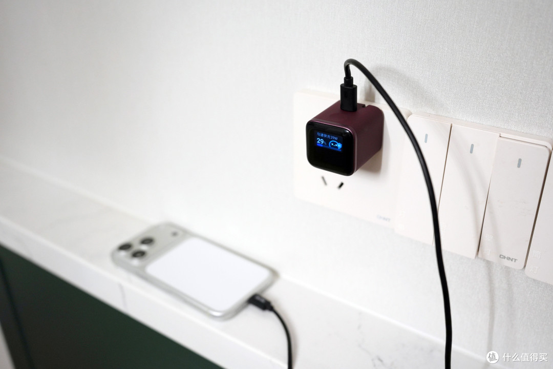 用了Anker安心充Smart+,它真的是最懂iPhone的充电头