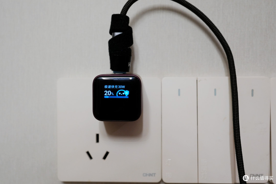 用了Anker安心充Smart+,它真的是最懂iPhone的充电头