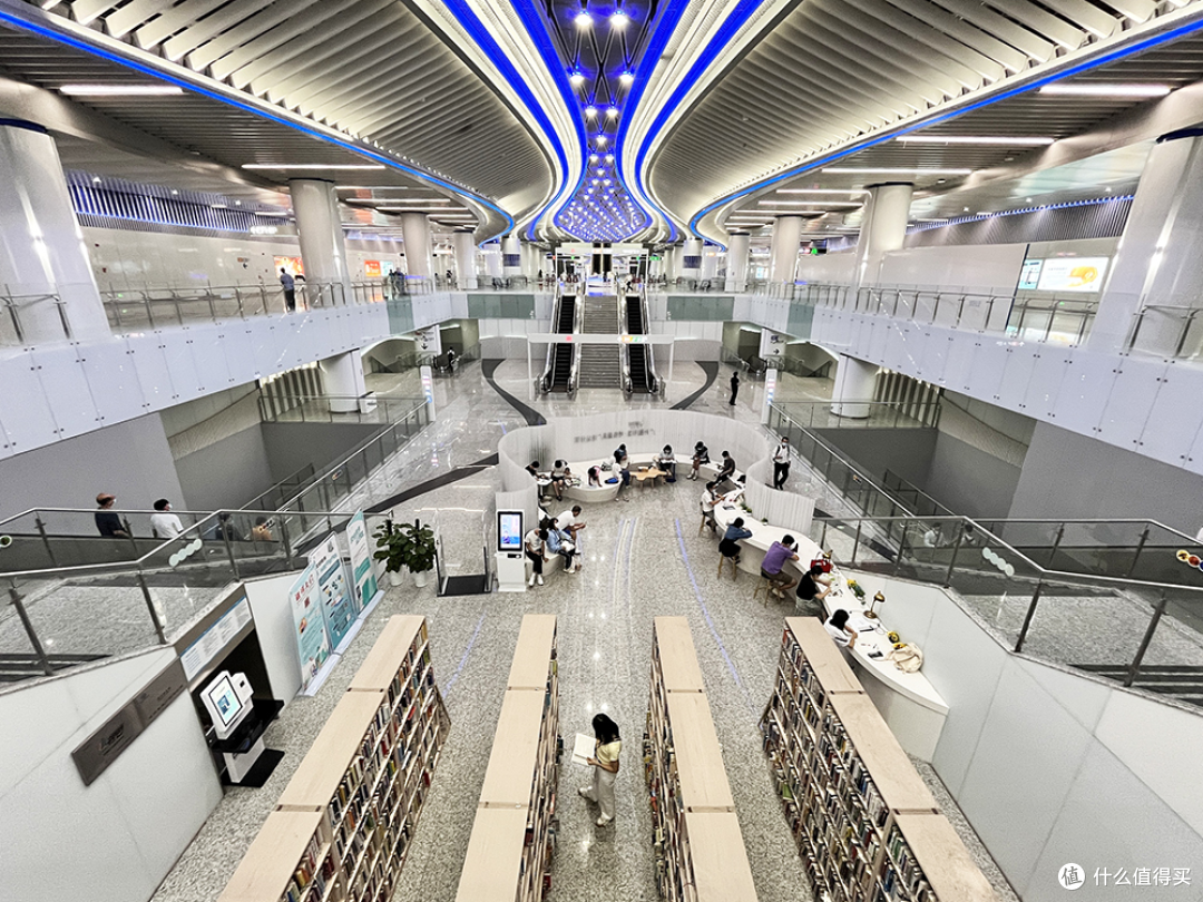 书吧是地铁设的,超时费也是地铁收的,这15块到底冤不冤