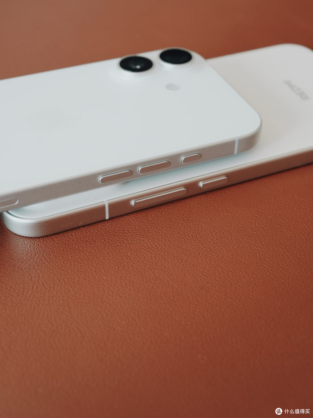 双11验货|红米白色新机上手对比,轻薄款vs大屏款真心话测评