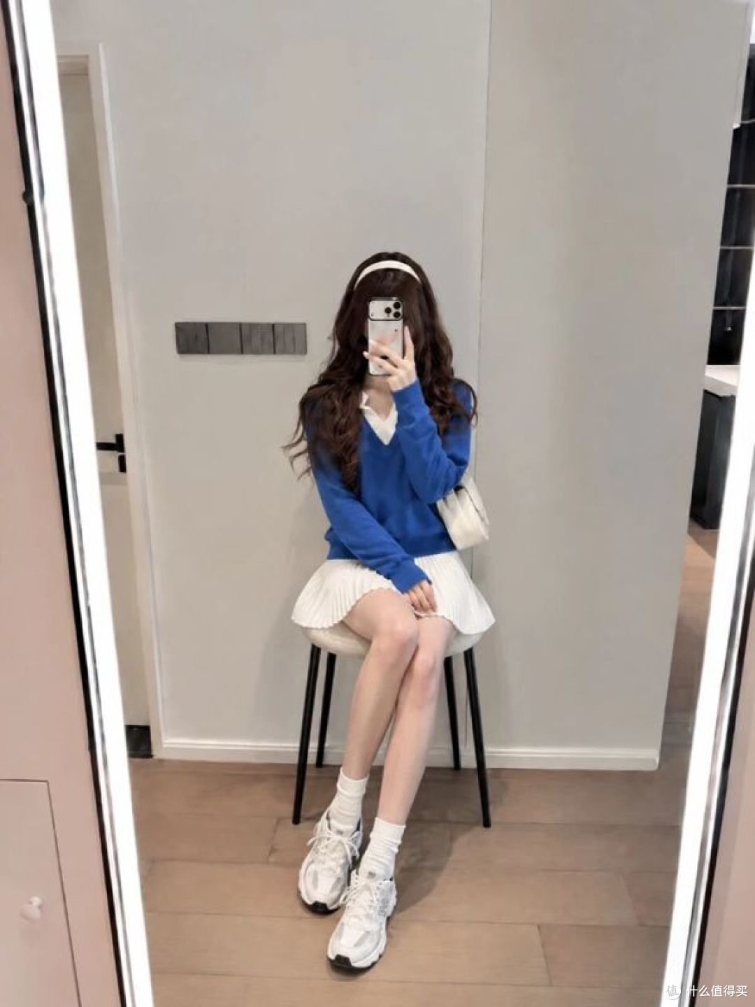 克莱因蓝毛衣，显白这件事真的不用凑