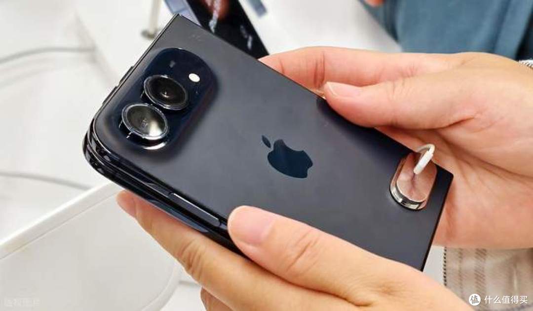iPhone Duo开售即翻车！新机到手数小时屏幕开裂，售后却怀疑人为