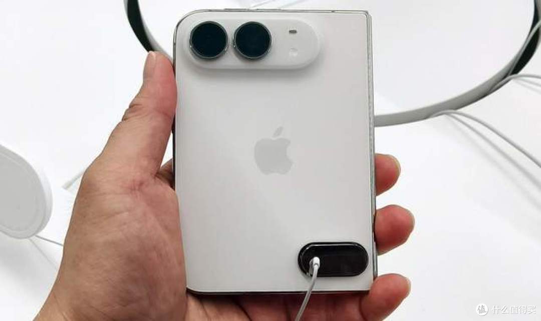 iPhone Duo开售即翻车！新机到手数小时屏幕开裂，售后却怀疑人为
