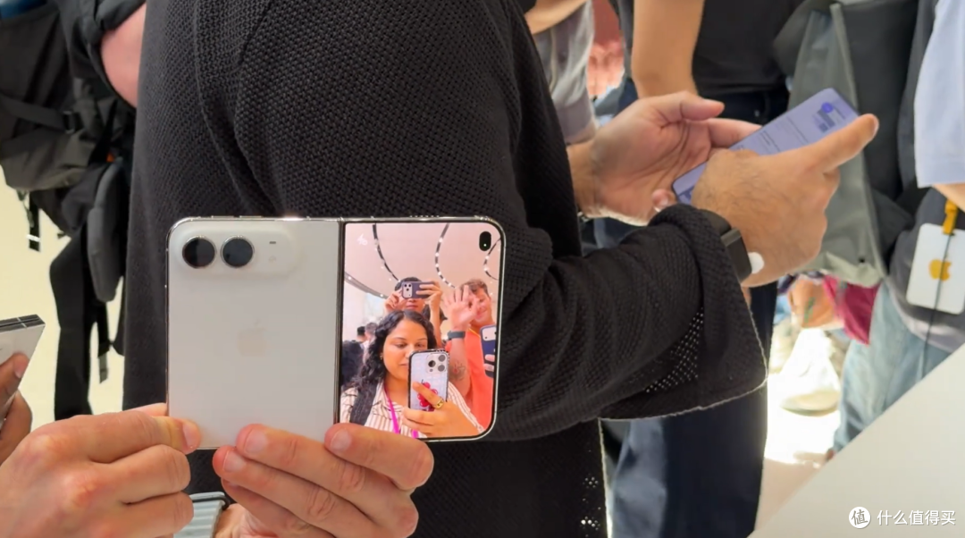 踩小米，捧苹果？钟文泽视频惹争议，iPhone Duo是磨砂膜吗