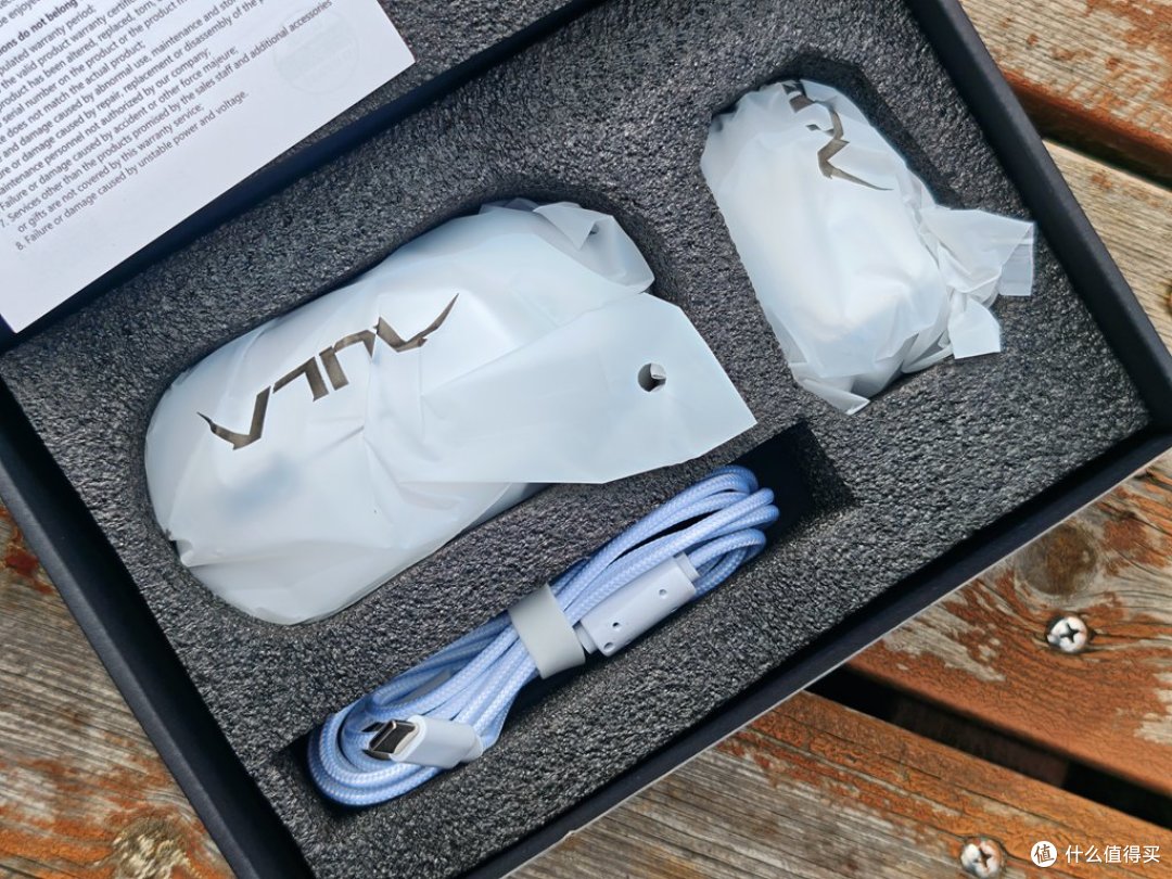 51g轻量化・磁吸随放随充，狼蛛V3电竞鼠标体验