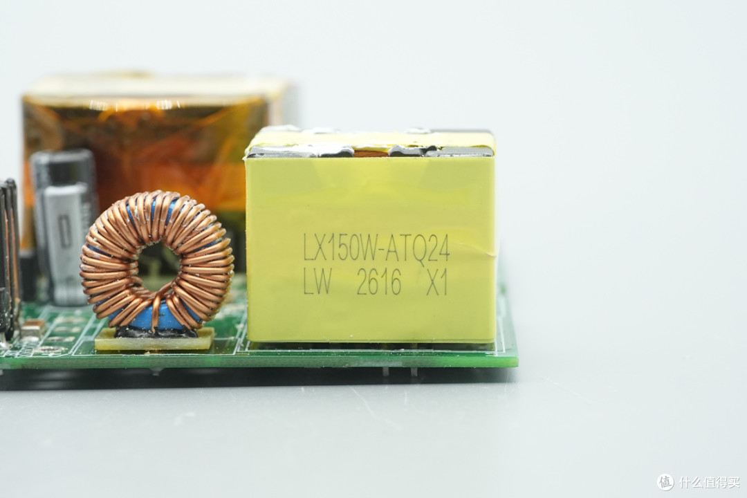 拆解报告:联想150W多口USB-C氮化镓电源适配器