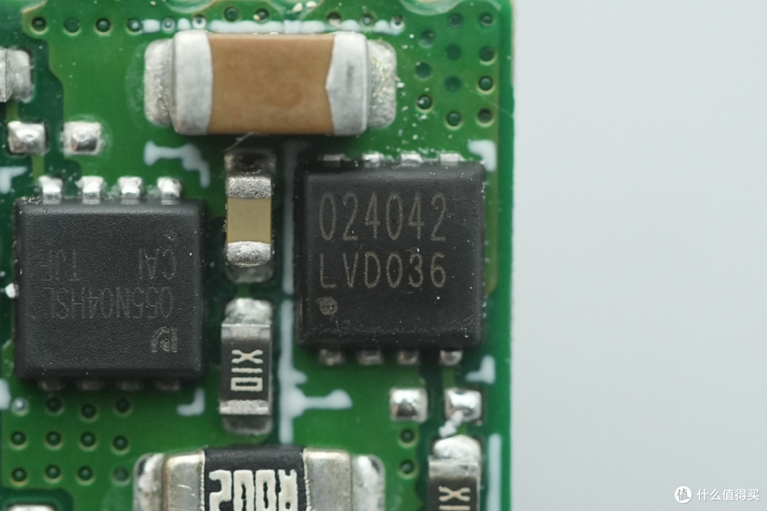 拆解报告:联想150W多口USB-C氮化镓电源适配器