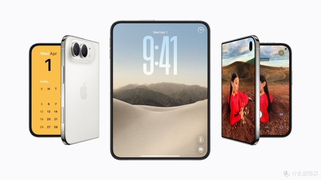 iPhone Duo 的几种形态，折叠、半开与完全展开各一款。图源：Apple 官方新闻室