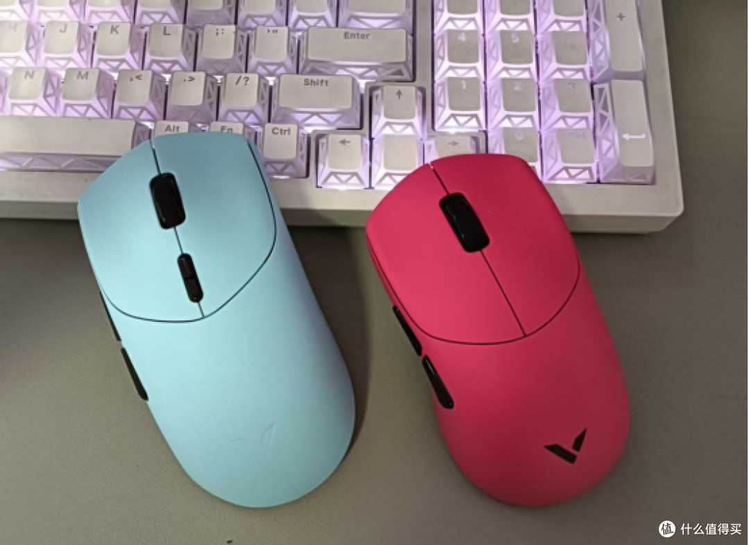 看参数还是看手长?雷柏 VT7s V2 和 VT7 Pro v2:硬件相近,模具
