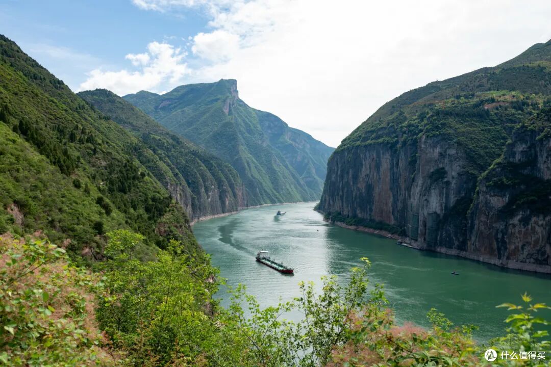 坐拥长江三峡风景美得不讲基本法，文坛大佬都爱在这座城写小作文