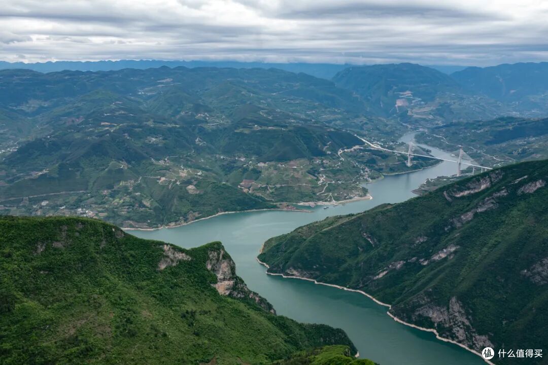 坐拥长江三峡风景美得不讲基本法，文坛大佬都爱在这座城写小作文