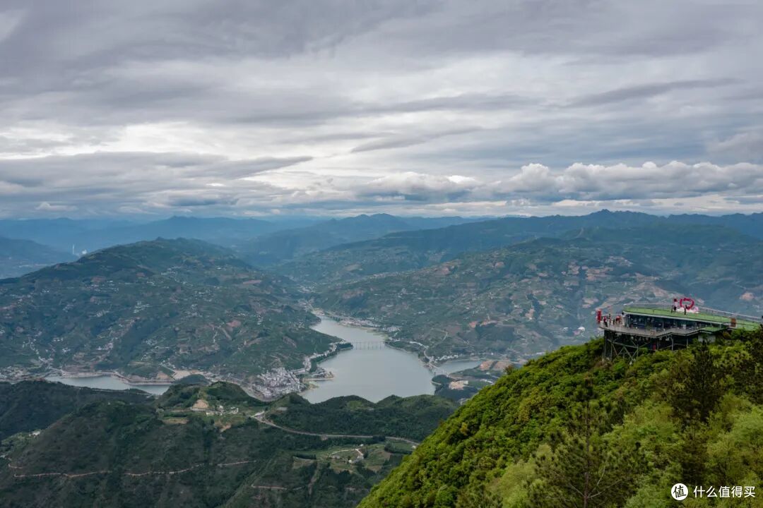 坐拥长江三峡风景美得不讲基本法，文坛大佬都爱在这座城写小作文