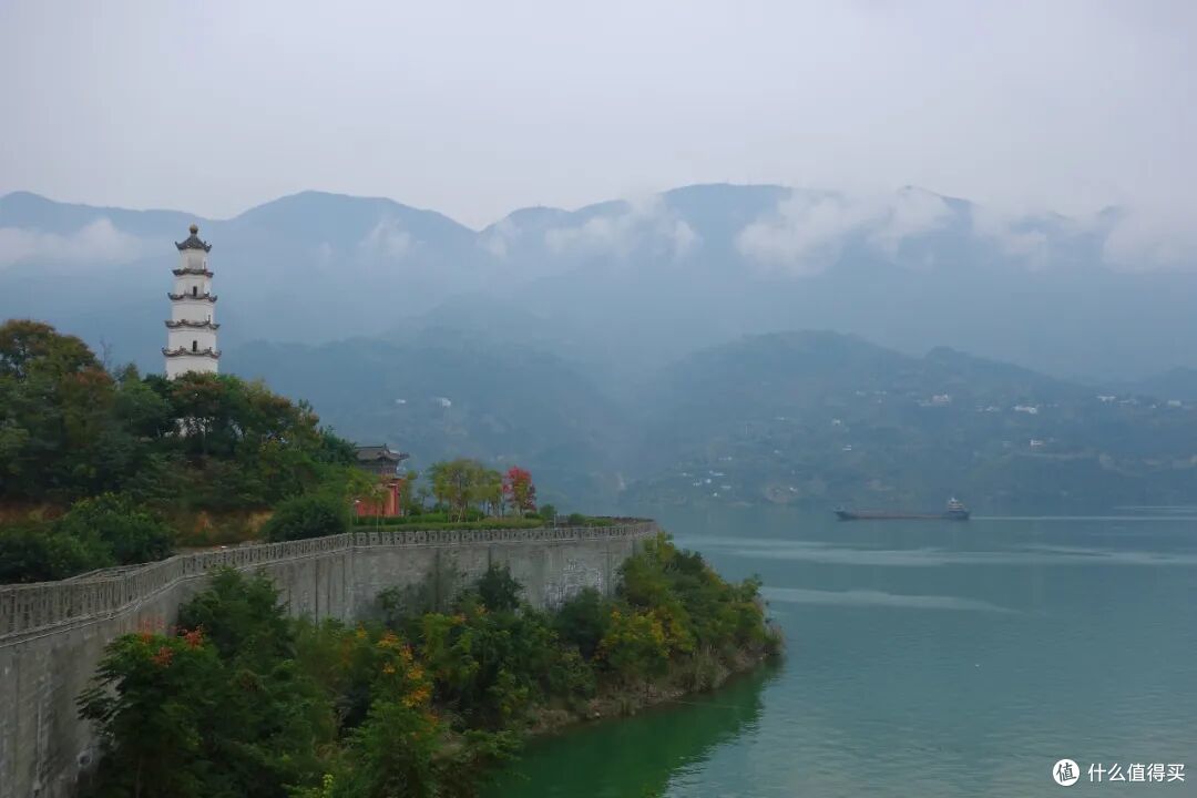 坐拥长江三峡风景美得不讲基本法，文坛大佬都爱在这座城写小作文