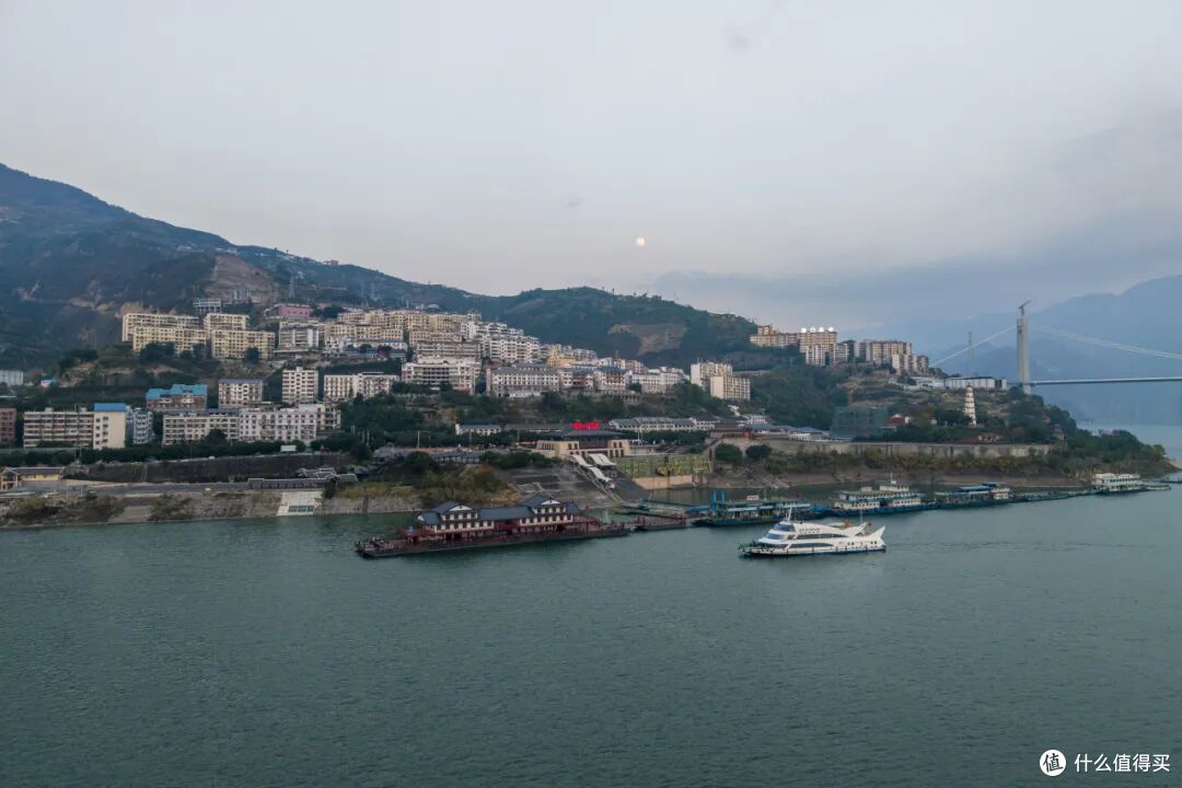 坐拥长江三峡风景美得不讲基本法，文坛大佬都爱在这座城写小作文