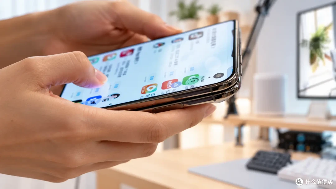 6年膜一件 iPhone Duo到手体验 它是今年的折叠机机皇吗?