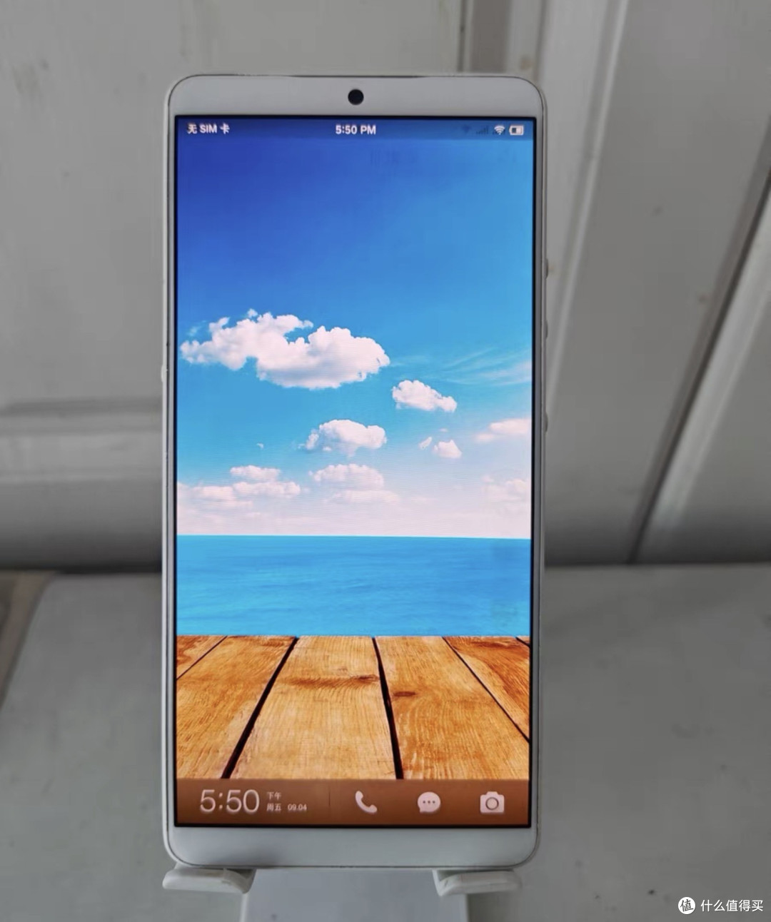 闲鱼大量涌入坚果Pro 2S，100块的倒闭品牌，买它的人在图什么？