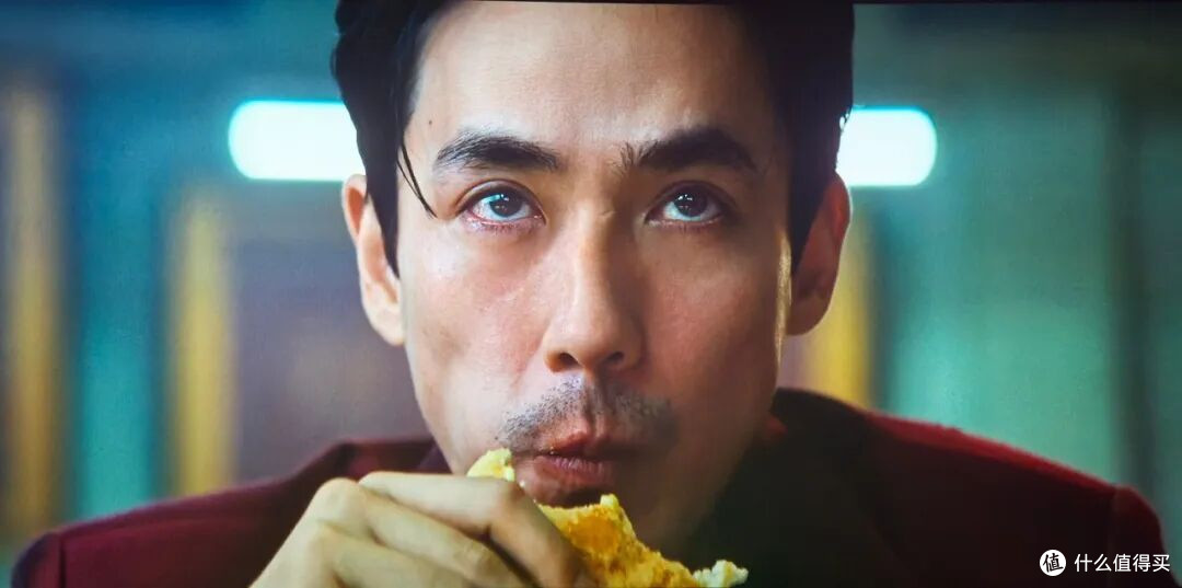 从心理学角度看《空枪》:性格即命运从自卑到表演型人格的万梓强