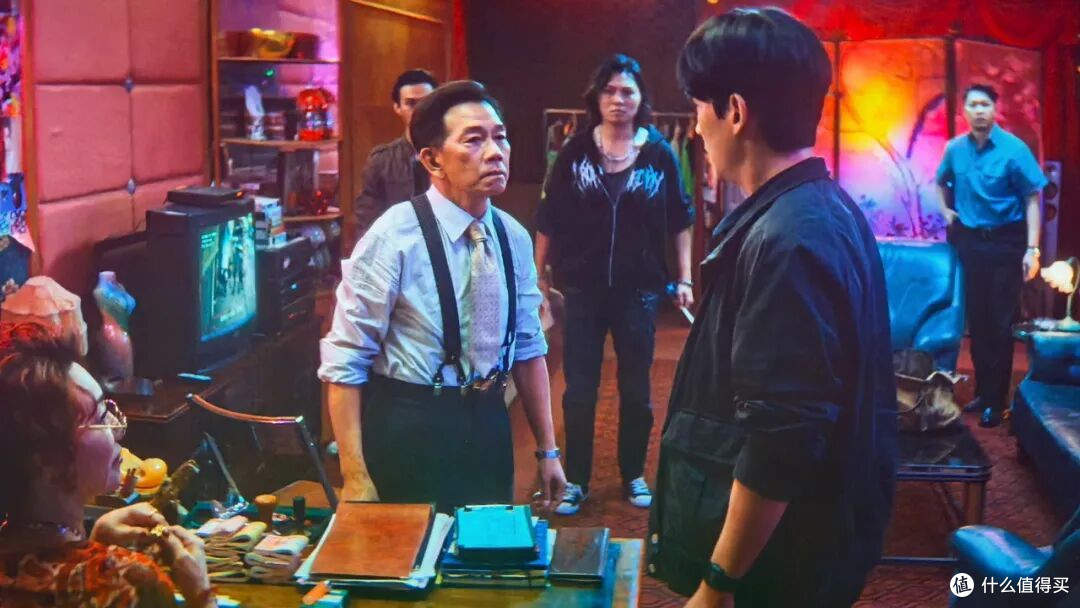 从心理学角度看《空枪》:性格即命运从自卑到表演型人格的万梓强