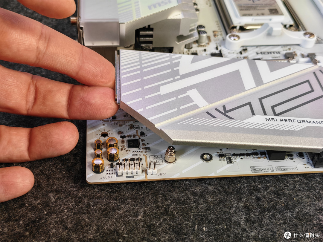 白色装机新选择,微星MPG B850M EDGE TI MAX WIFI刀锋钛主板评测