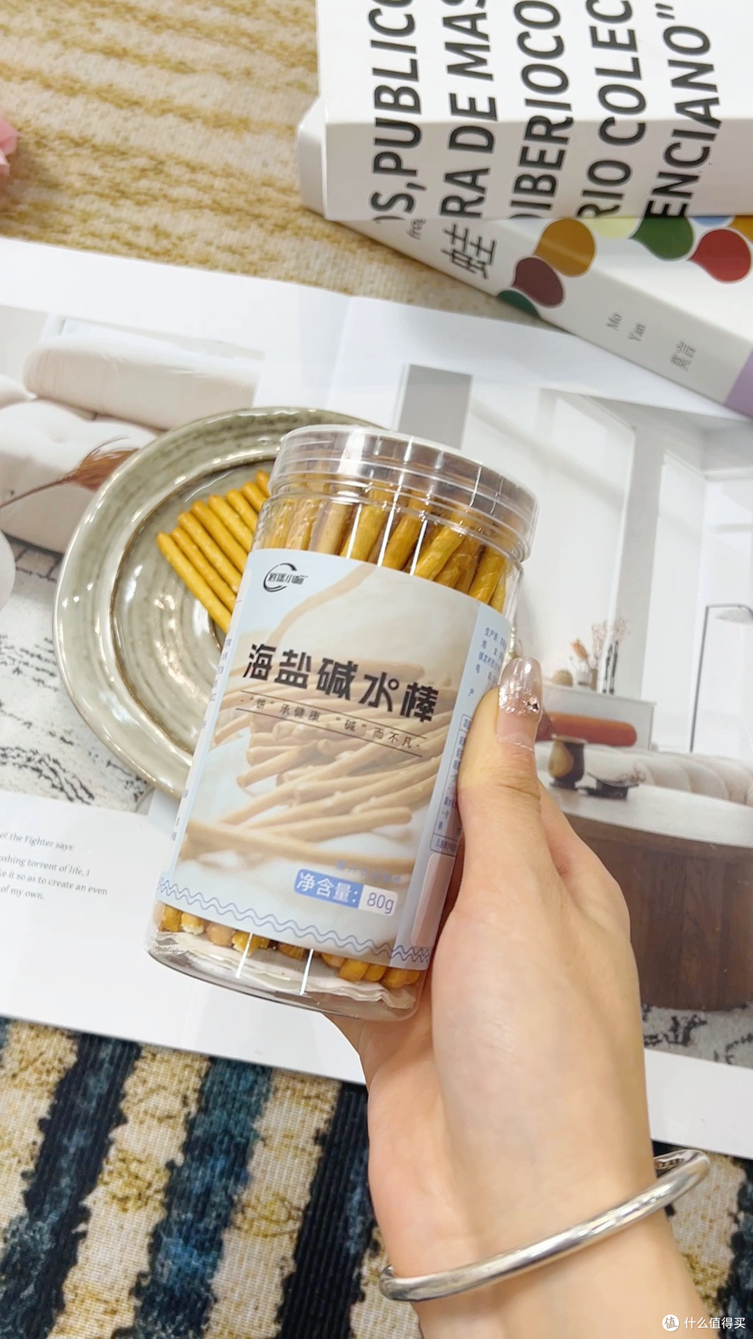 碱水棒酥脆口感从哪来，和普通饼干比一比