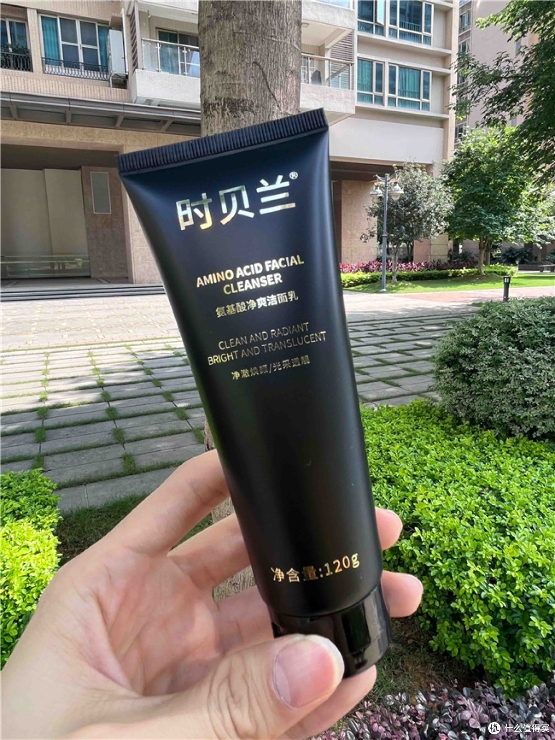 黄黑皮熬夜脸想白白，美白洗面奶别乱买，按成分挑提亮祛痘印更稳