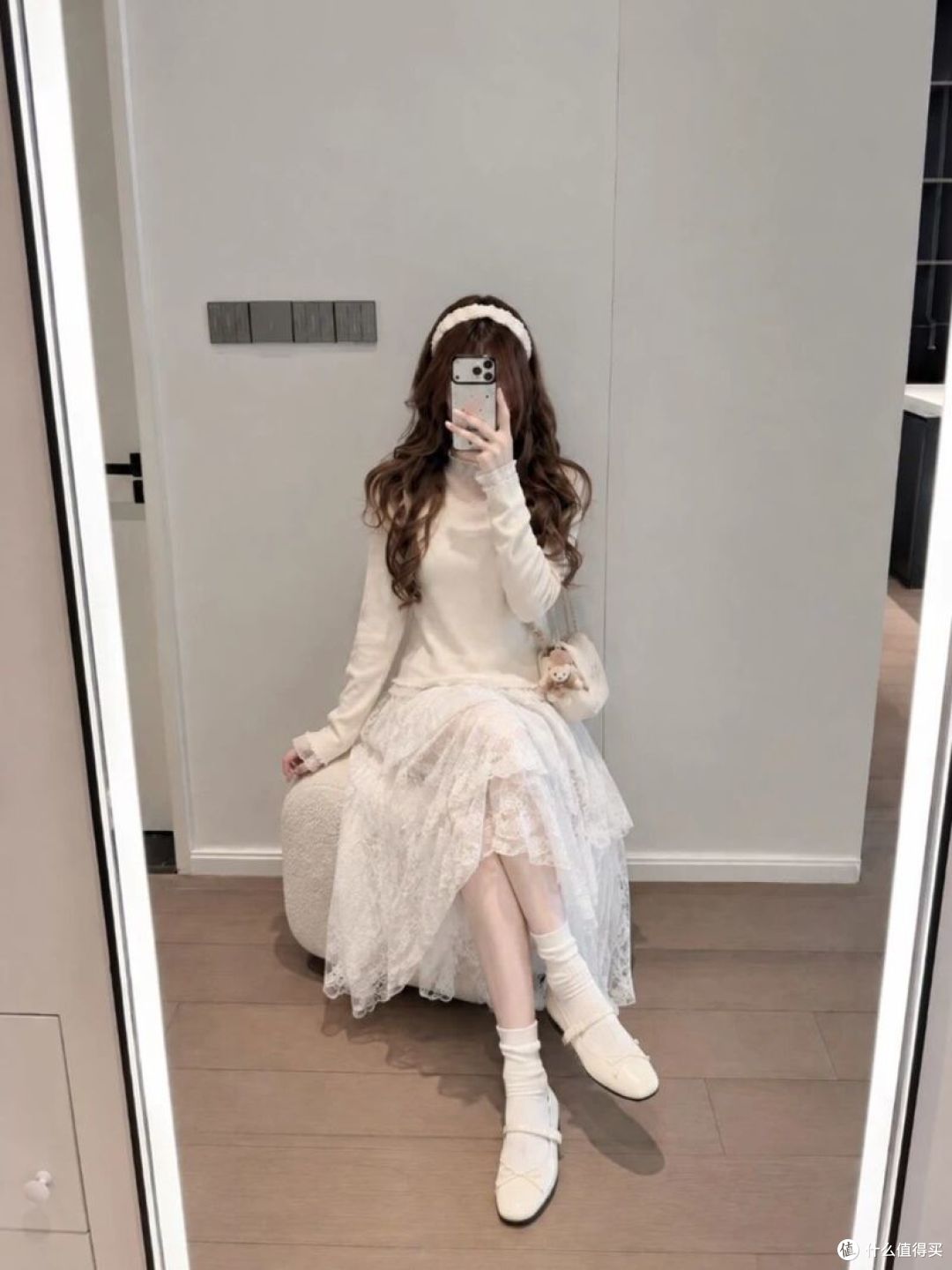 蕾丝花边针织衫：袖口多了一圈花边，早秋穿搭温柔一档