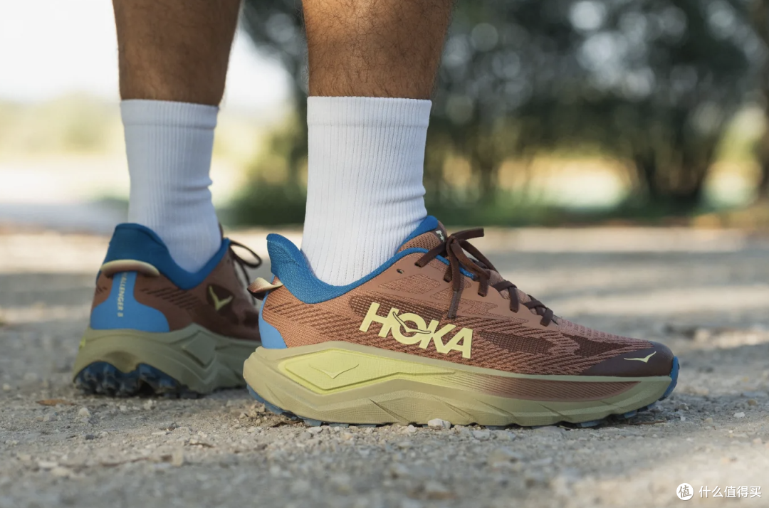 GTX跑鞋一定闷脚吗？解析2026 HOKA 防水跑鞋的4个技术真相