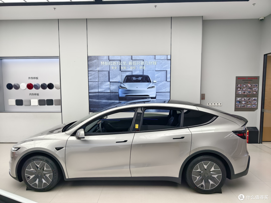 新车实探第14期:Roadster能飞,ModelYL易塌,争议越大销量越大