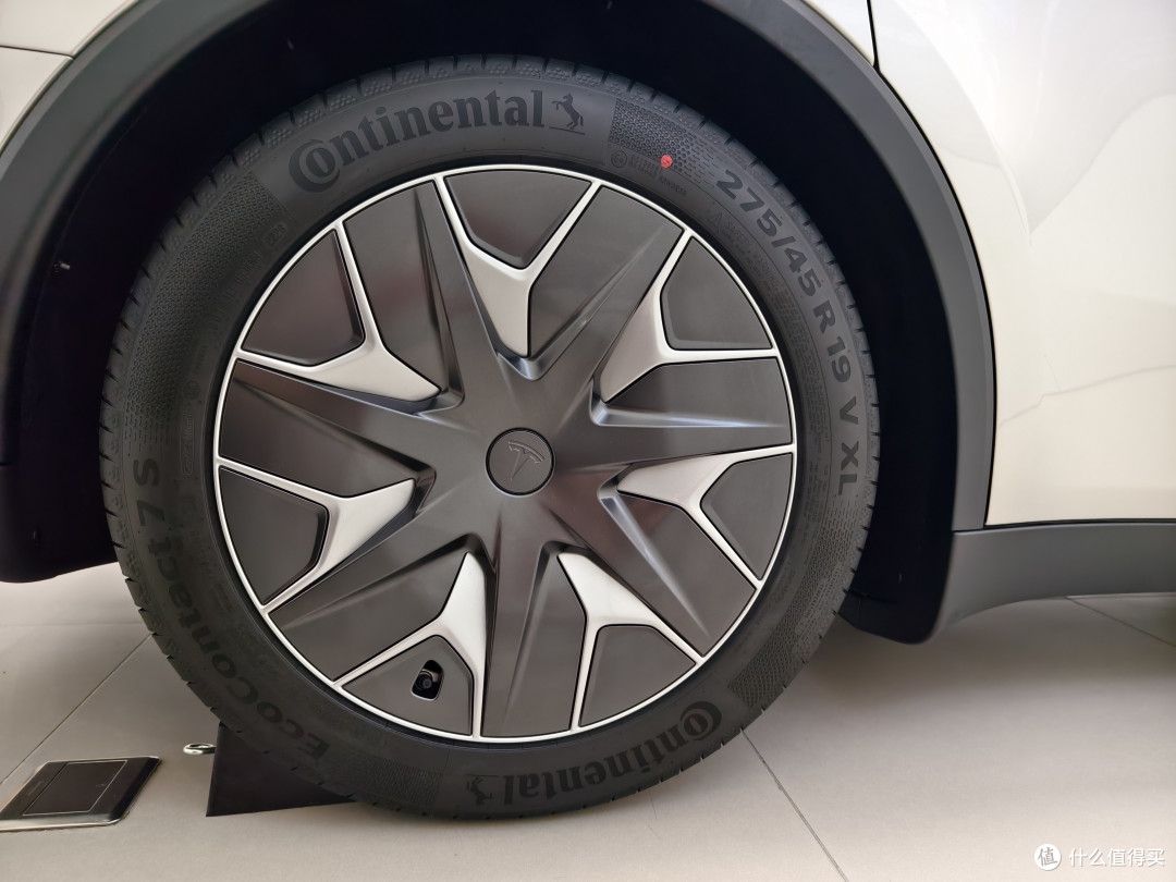新车实探第14期:Roadster能飞,ModelYL易塌,争议越大销量越大