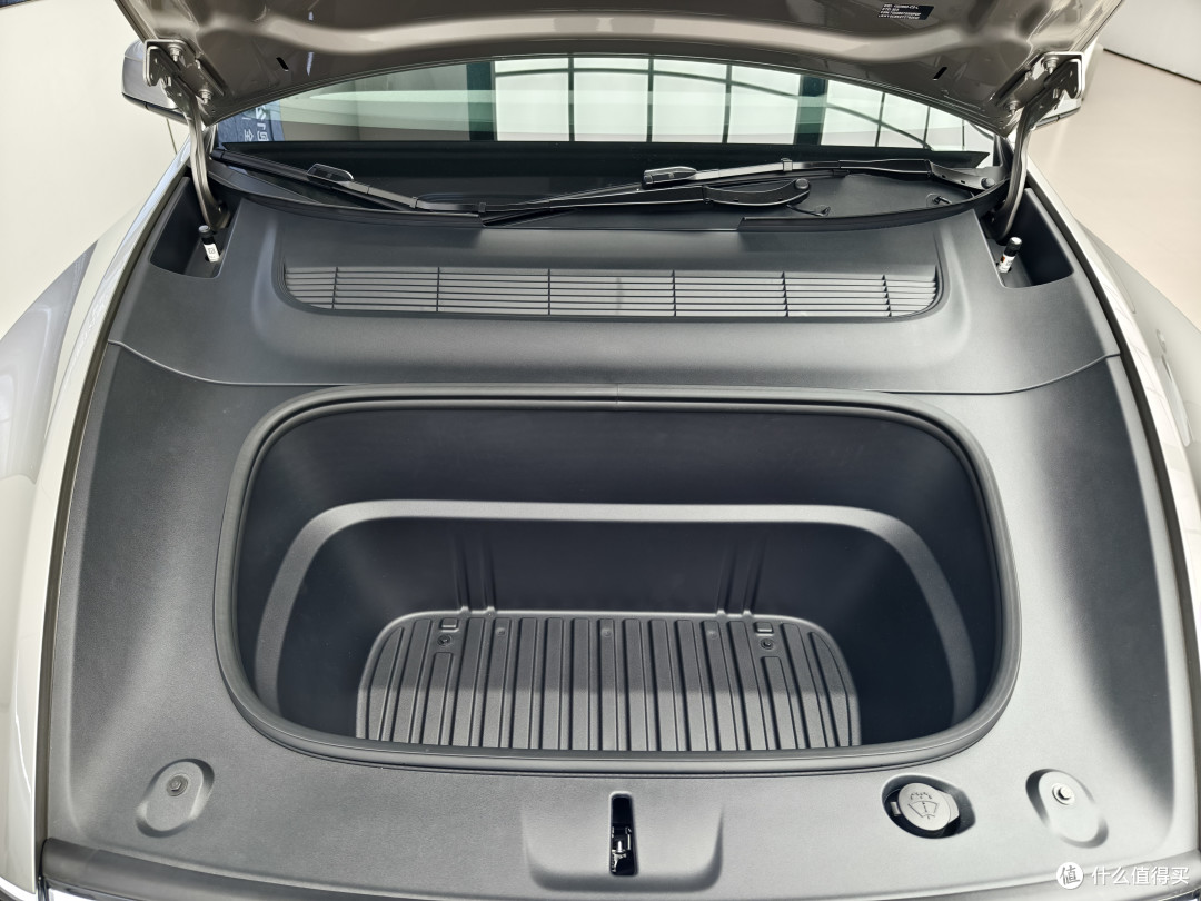 新车实探第14期:Roadster能飞,ModelYL易塌,争议越大销量越大