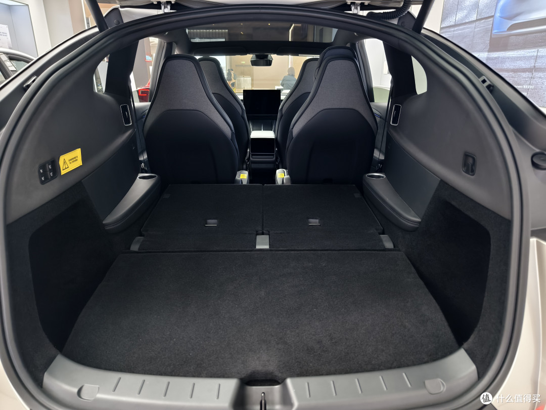 新车实探第14期:Roadster能飞,ModelYL易塌,争议越大销量越大