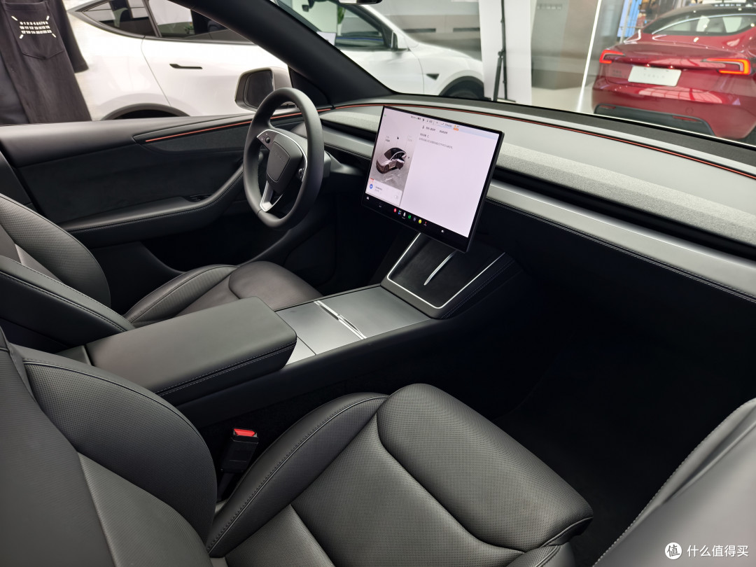 新车实探第14期:Roadster能飞,ModelYL易塌,争议越大销量越大