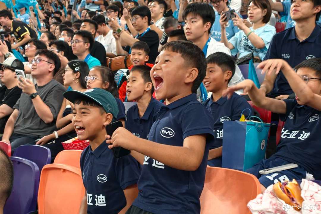 为热爱撑腰，比亚迪携手东润公益，共筑少年足球梦想！