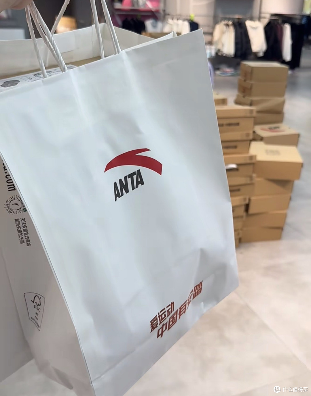 安踏、FILA、特步销售下滑,真的卖不动了?