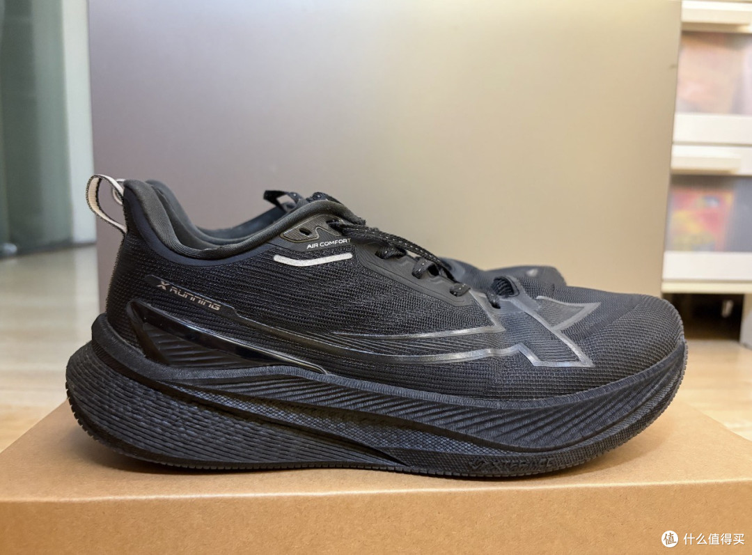 安踏、FILA、特步销售下滑,真的卖不动了?