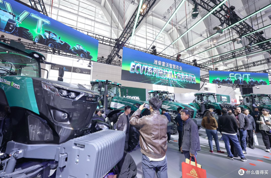 深耕农机新能源赛道丨潍柴雷沃ECVT系列拖拉机全新上市