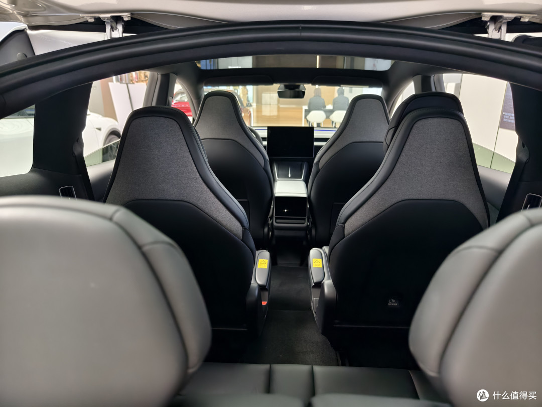 新车实探第14期:Roadster能飞,ModelYL易塌,争议越大销量越大