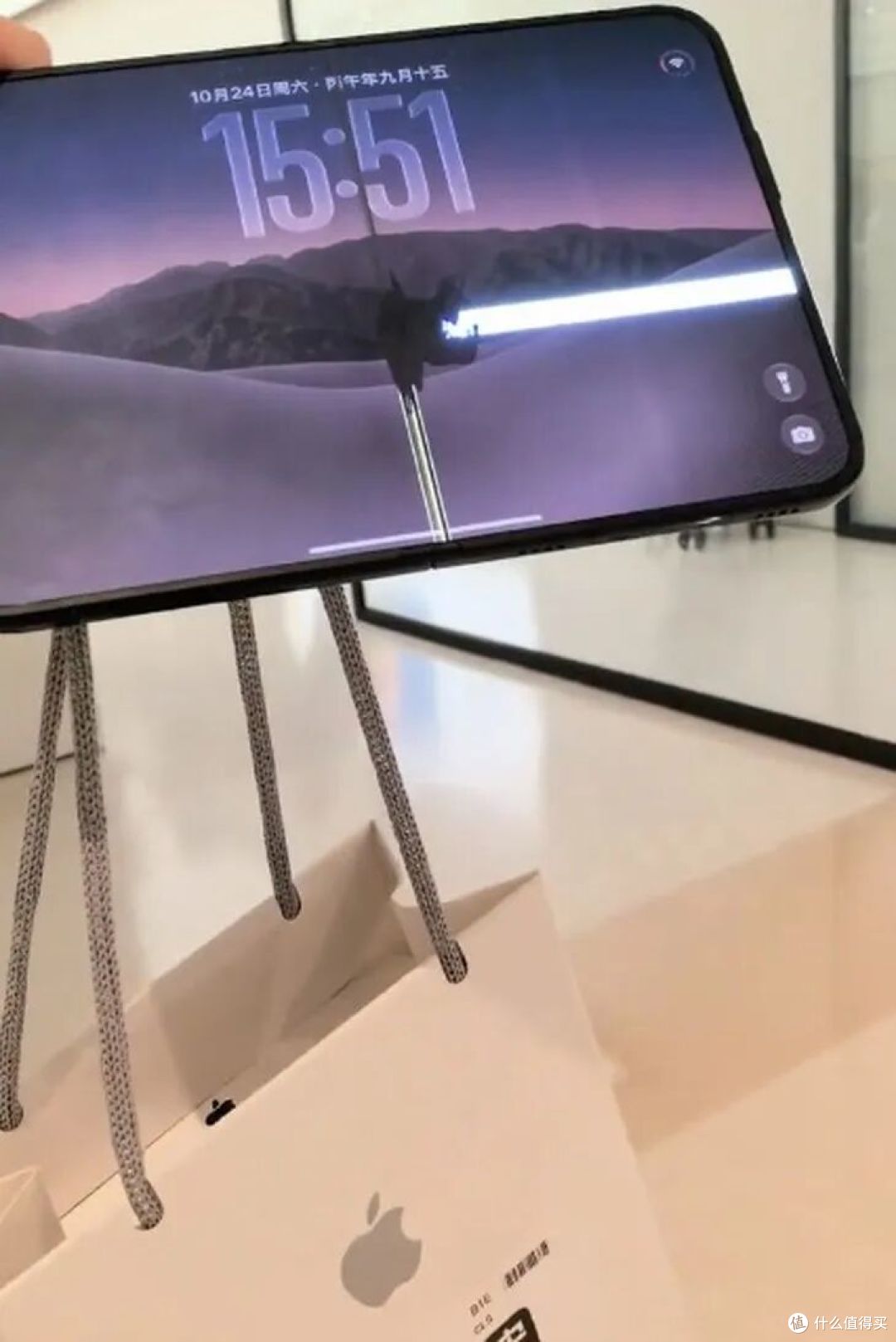 15999元的iPhone Duo,修一次内屏7998元,还排不上队