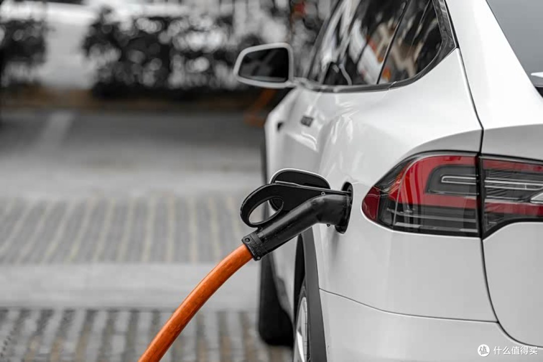 魔幻的中国新能源:在家被骂“速成车”,在外拿下一系列国际大奖
