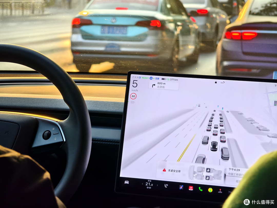 新车实探第14期:Roadster能飞,ModelYL易塌,争议越大销量越大