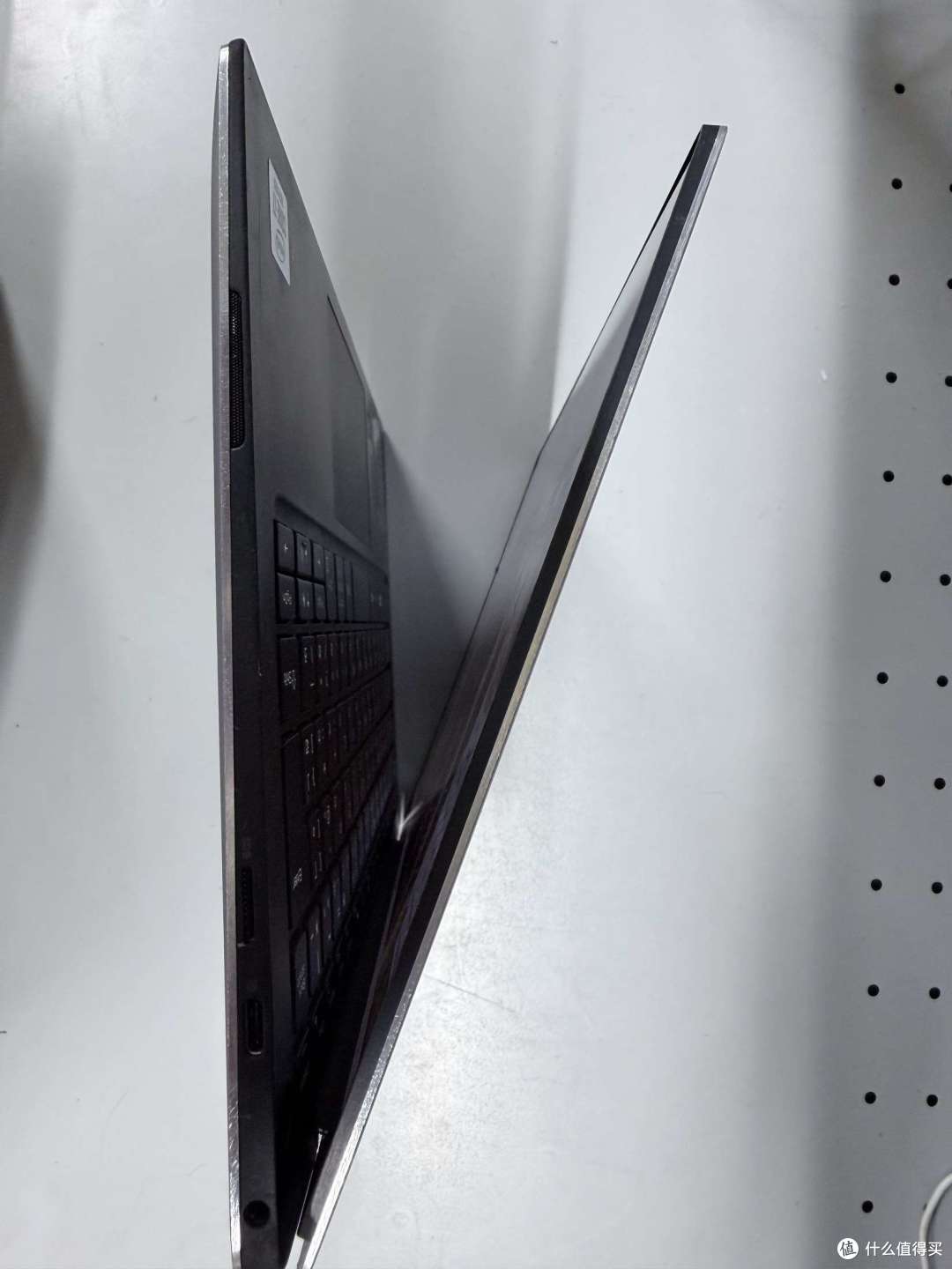 1650 元 XPS 13 7390：4K 屏、六核，掌托磨白自己修只要几十块