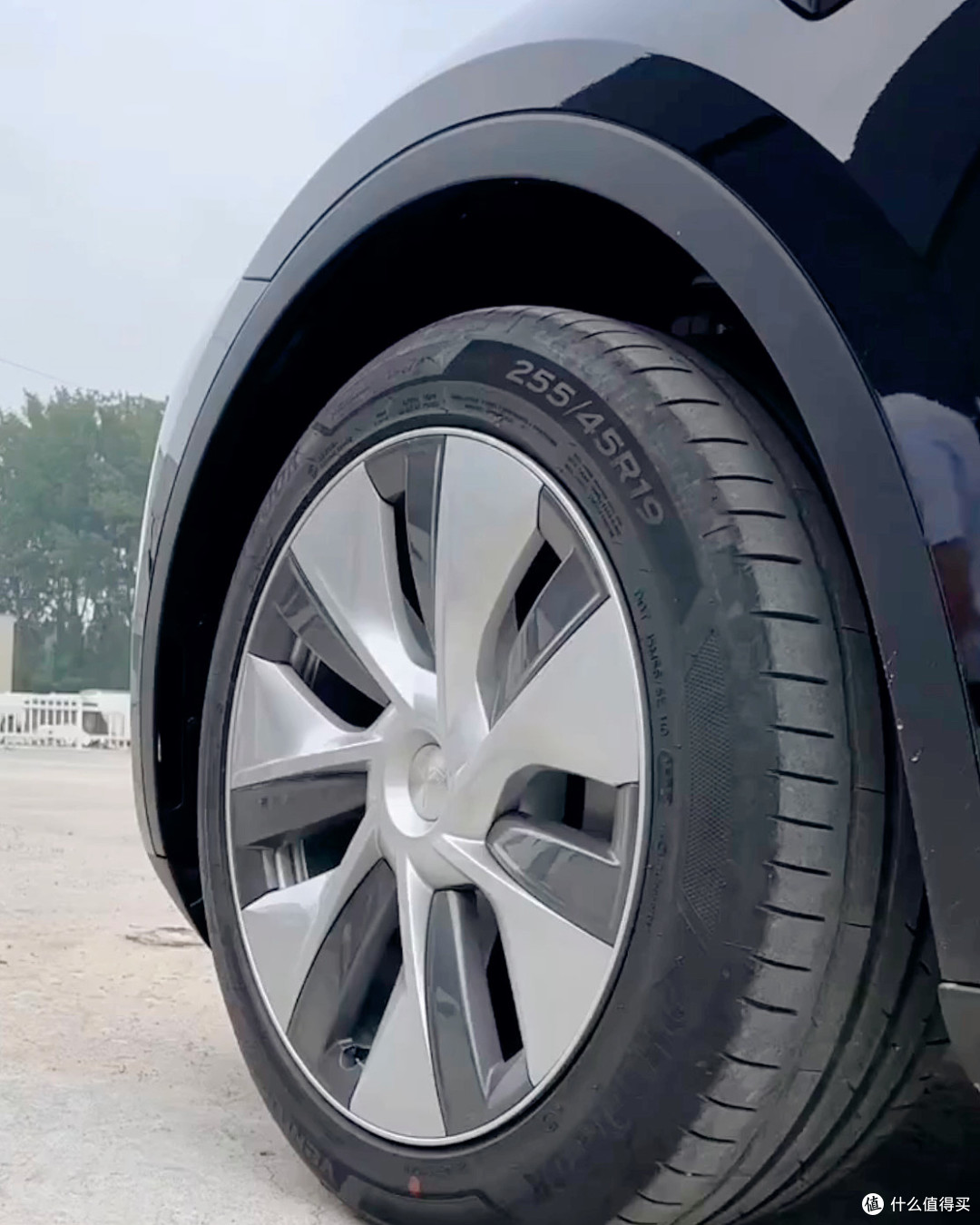 沉浸式体验Model Y！摸遍全车细节，到底值不值得买！