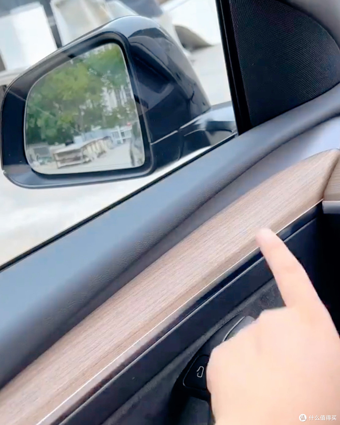 沉浸式体验Model Y！摸遍全车细节，到底值不值得买！