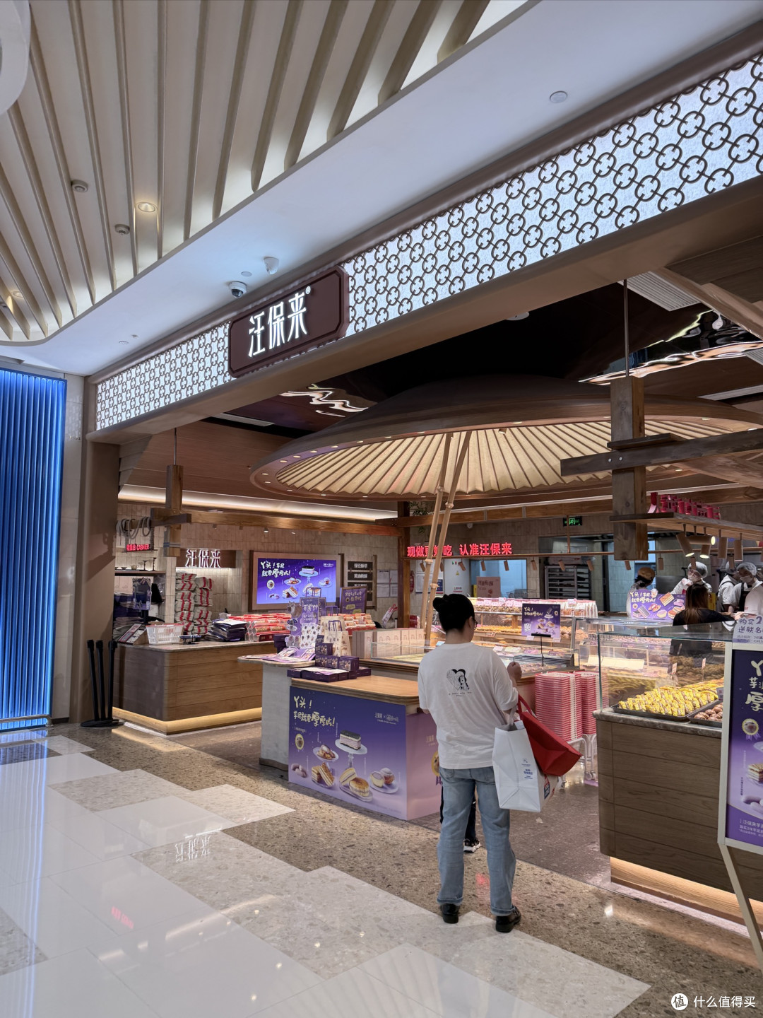 汪保来探店，一口沦陷的中式糕点，幸福感拉满