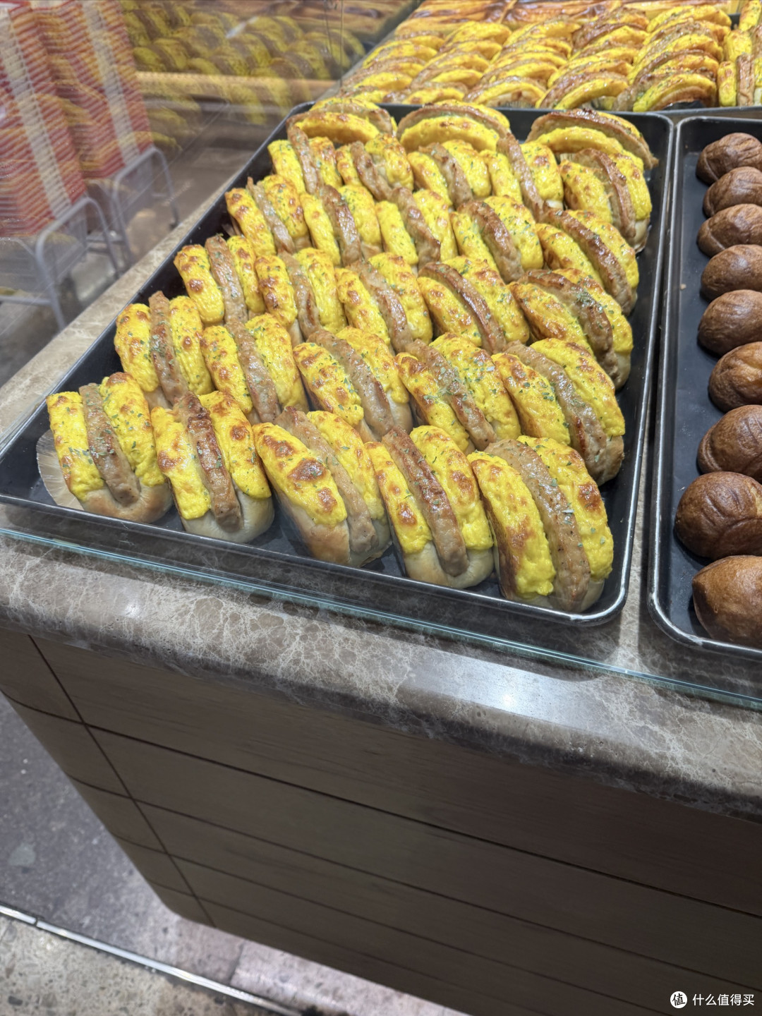 汪保来探店，一口沦陷的中式糕点，幸福感拉满